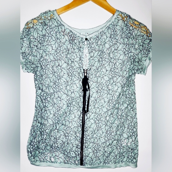 Loft Top - Picture 2 of 5